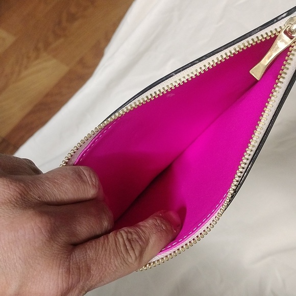 💝Kate Spade black and white striped zipper pouch💝 - Picture 4 of 5
